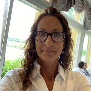 Meet your Posher, Lea